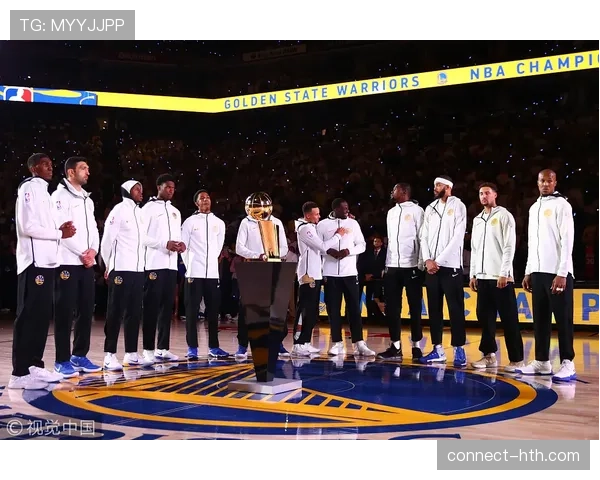 现场聚焦：勇士主场为功勋教练科尔举办简短的致敬仪式